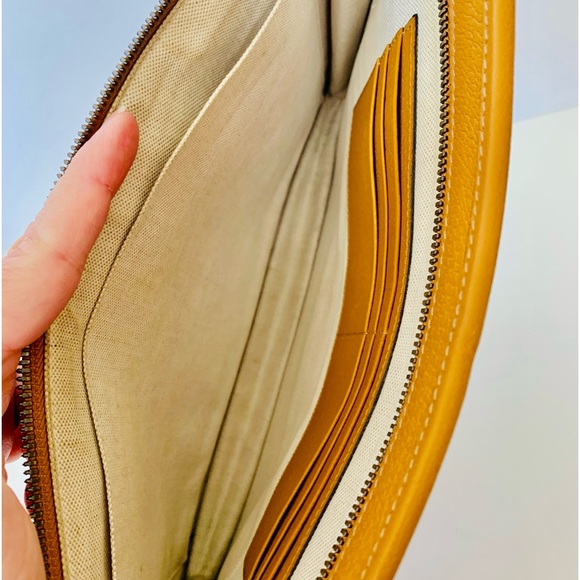 Gucci x Disney Mickey Mouse Bag - Picture 9 of 16